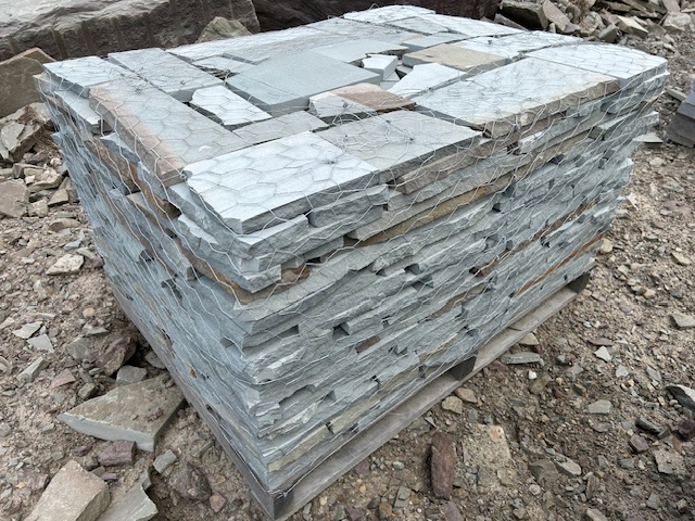 Lot 30: 3 pallets 1" Gauged Colonial Wallstone 3